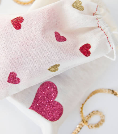 Embalagem com corações para o Dia dos Namorados