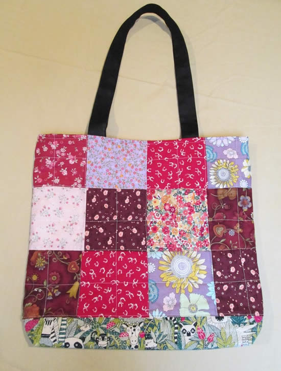 Linda bolsa de tecido feita com patchwork