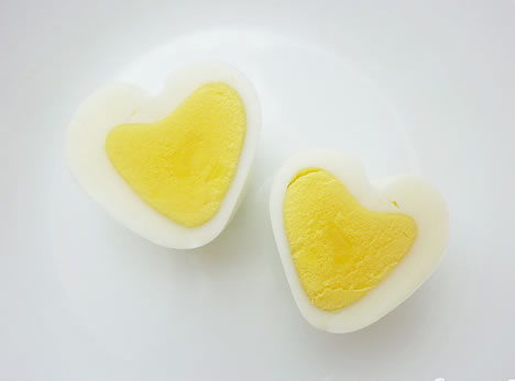 Decoração com ovos em forma de coração