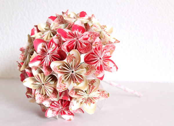Buquê com flores de origami