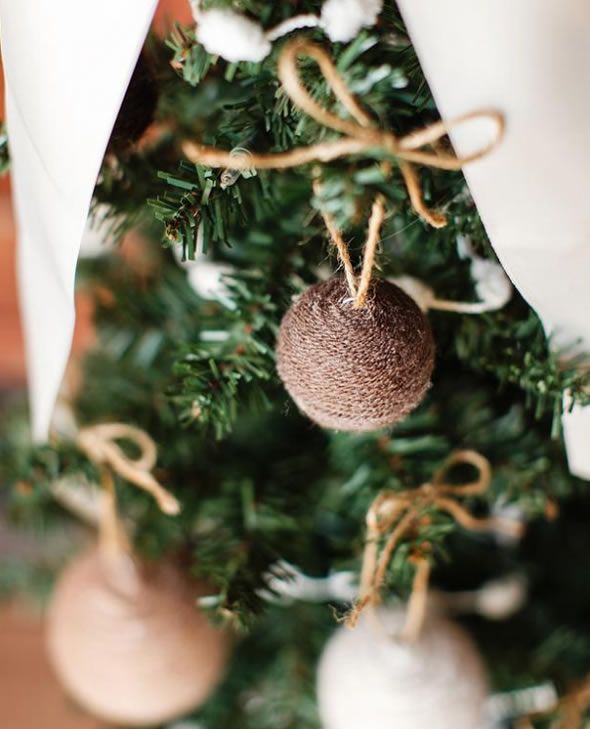 Ideia para customizar Bolas de Natal e decorar a árvore natalina