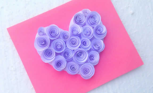 Cartão para Dia dos Namorados com Coração de Flores de Papel