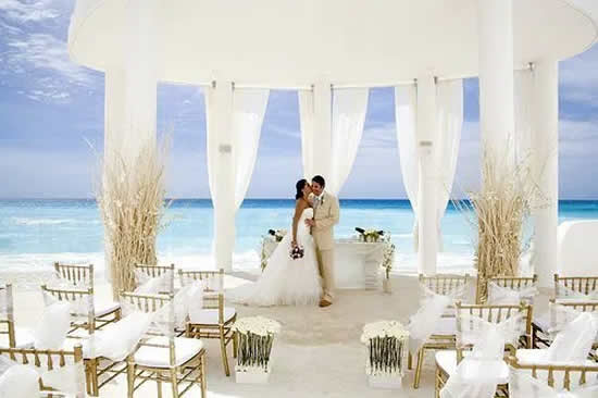 Altar para casamento na praia