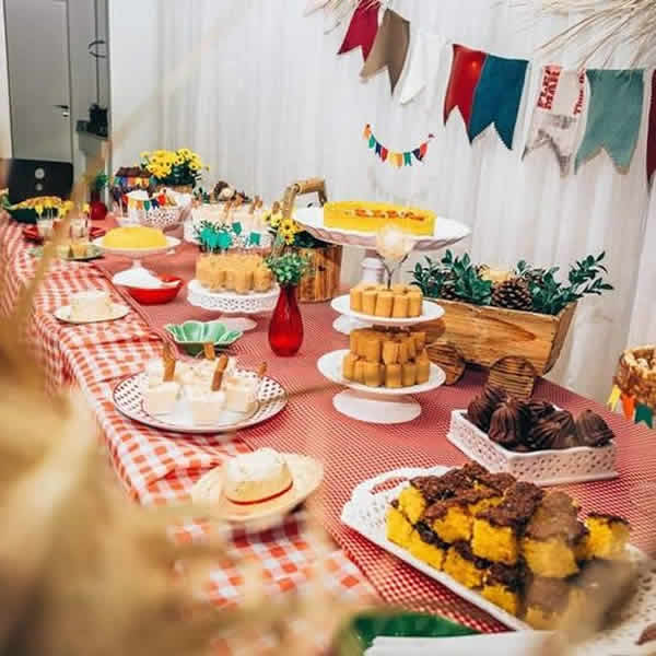 Decoração de Mesa de Festa Junina