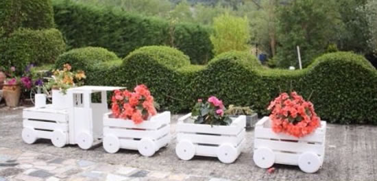 Decoração para jardim com caixotes