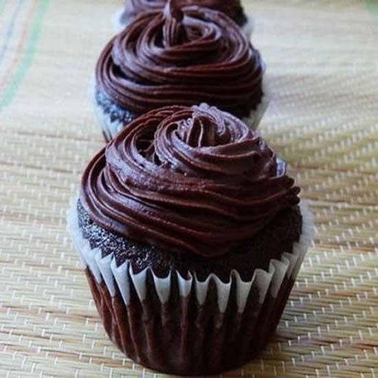 Cupcakes de chocolate decorado