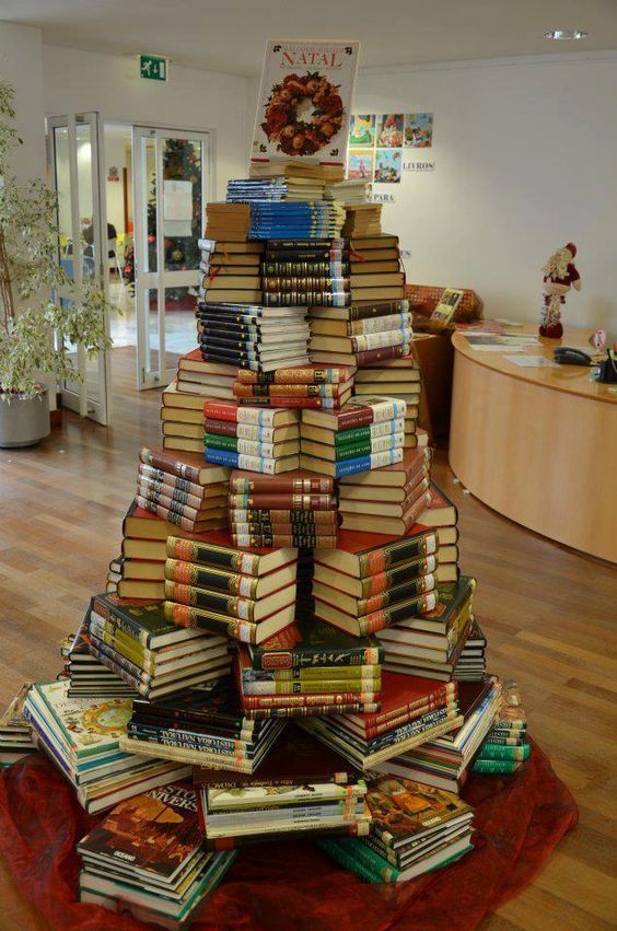 árvore de natal com livros