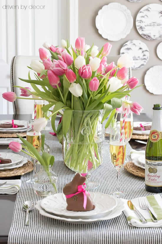 Arranjo de flores para decorar mesa de Páscoa