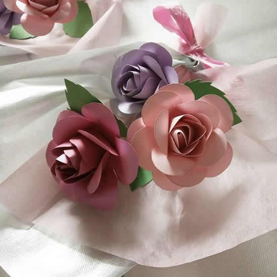Lindas flores de papel para decoração