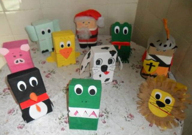 Brinquedos com caixa de leite reciclada