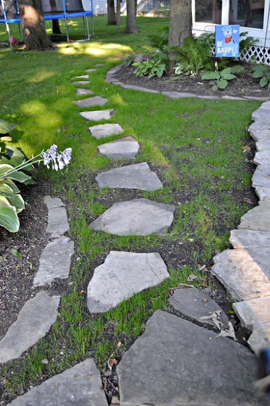 Caminho de jardim com pedras