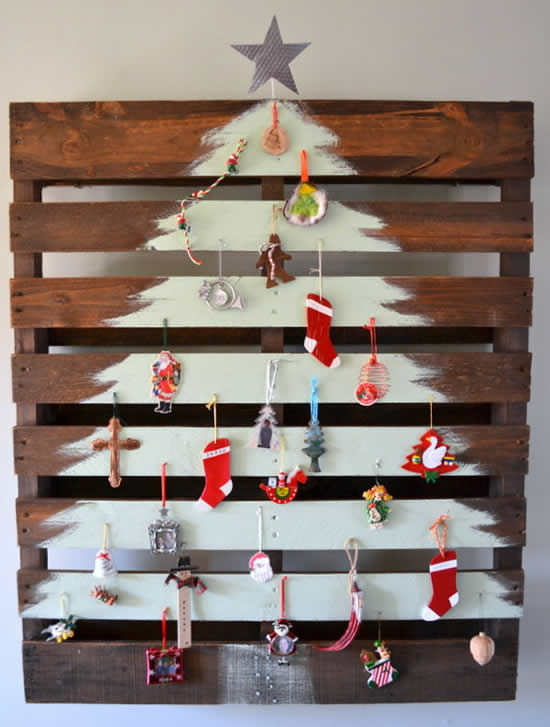 Linda Árvore de Natal com pallets