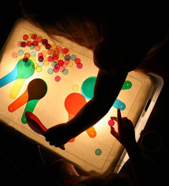 como fazer mesa de luz para criancas desenha e escrever