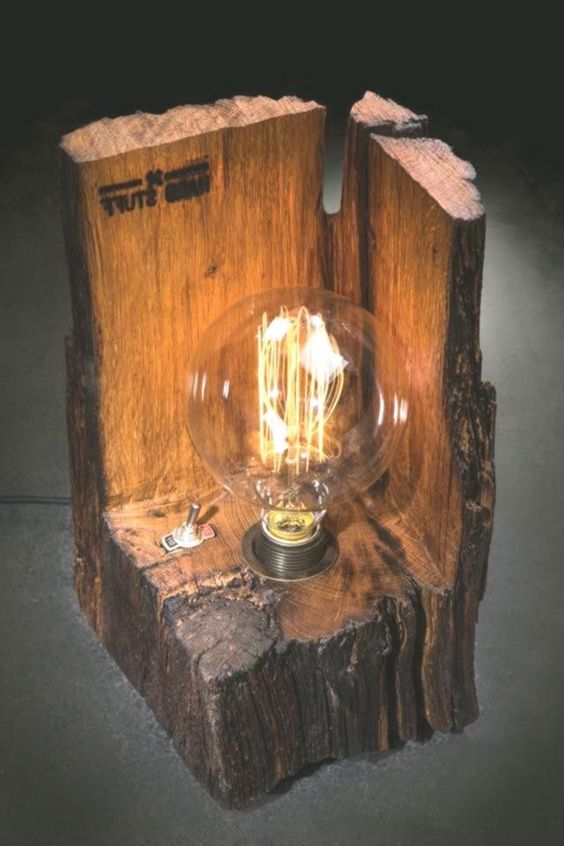 Luminárias vintage em blocos de madeira