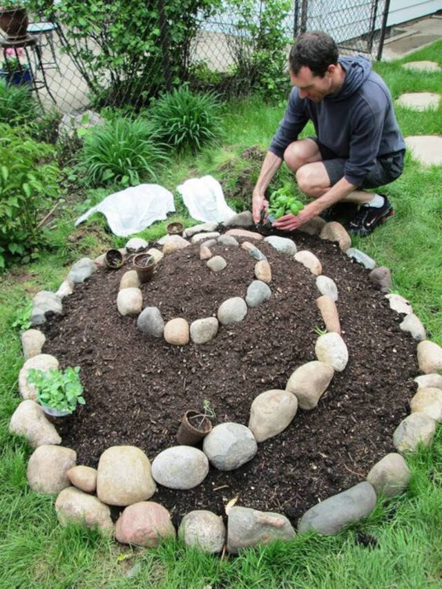 jardim com pedras grandes