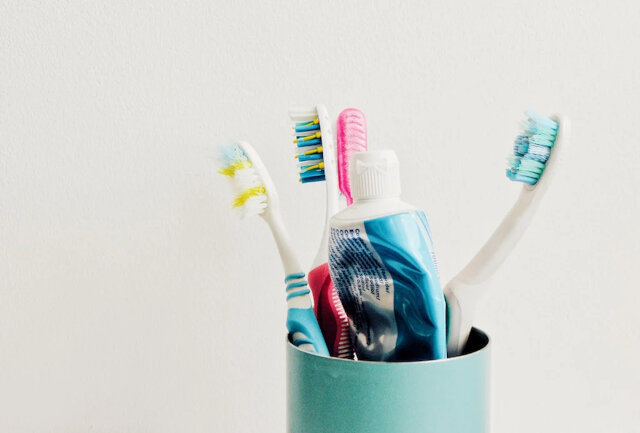 como higienizar escovas de dentes