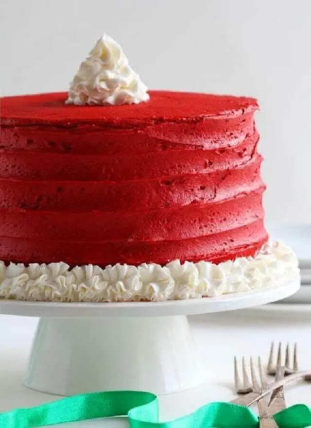 bolo de natal com buttercream vermelha. Foto: Pinosy