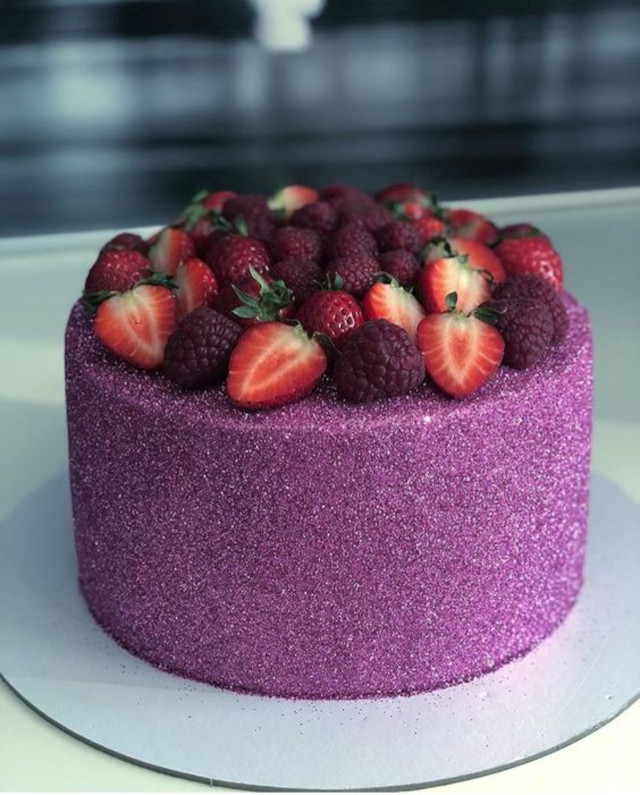 como fazer glow cake de natal roxo com frutas vermelhas e roxas