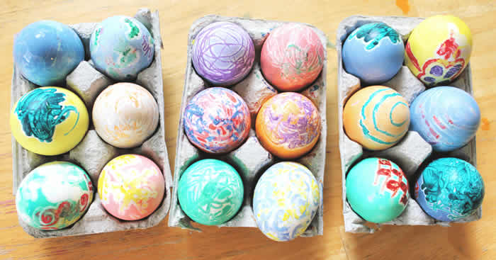 Decoração com Caixa de Ovos Coloridos