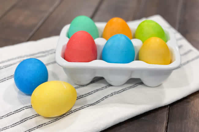Decoração com Ovos Coloridos