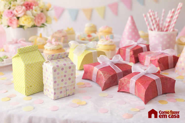 Como fazer Caixa de Presente com Moldes