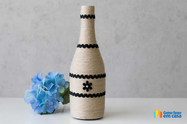 Decoração com Garrafas e Barbante