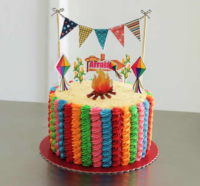 Bolo Junino Decorado
